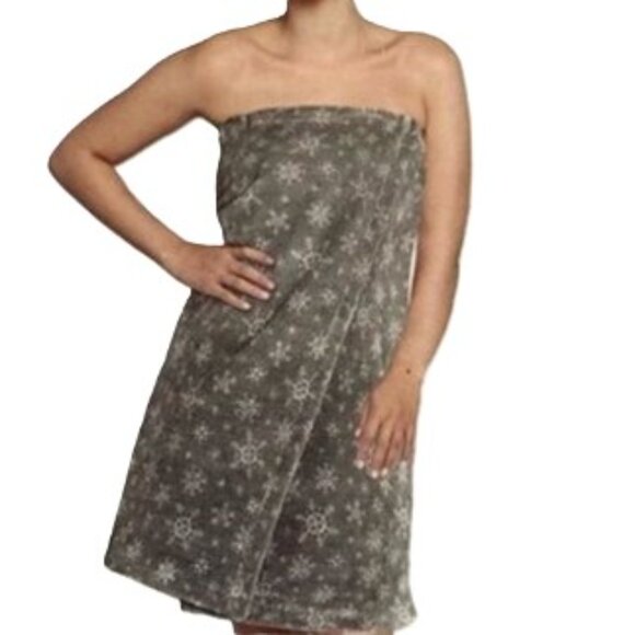 Shower Wrap Velcro Closure Gray with White Snowflakes Soft Cotton 31 x 39 inches - Picture 1 of 8